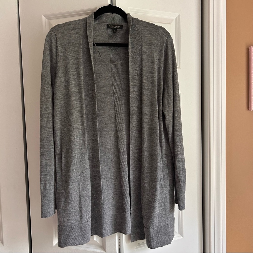 BANANA REPUBLIC 100% WOOL CARDIGAN- S